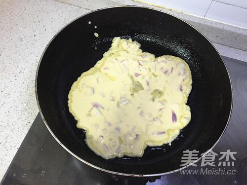 如何让洋葱饼口感香脆？