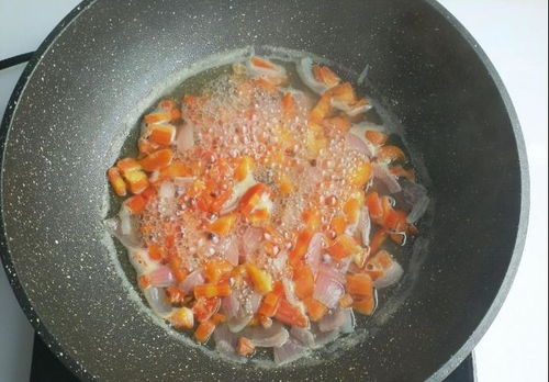 春日有 靓汤 ,胡萝卜搅碎加洋葱,汤浓味美喝不够