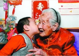 上海最长寿老人爱玩具 体力佳逛世博7小时